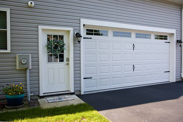 24/7 Emergency Garage Door Panel Replacement experts in Whiteriver, AZ